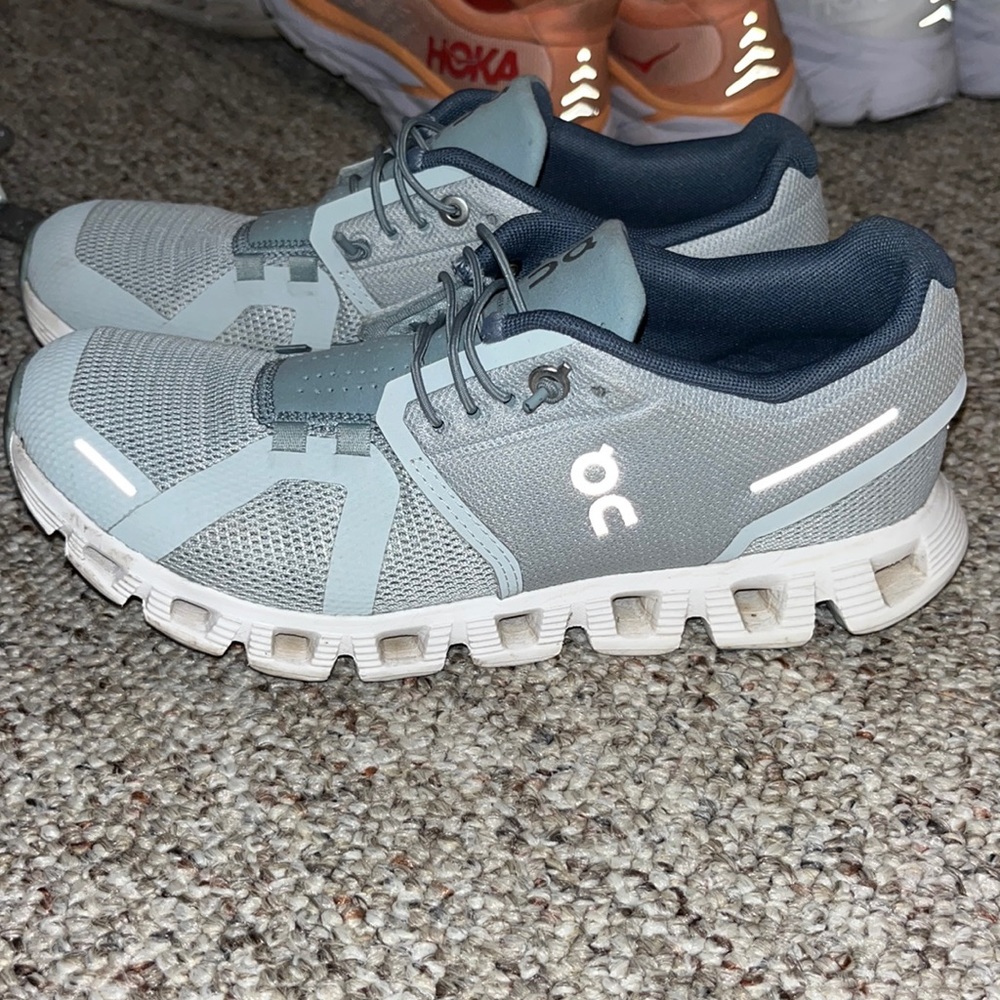 ON Running Cloud 5 (like new)